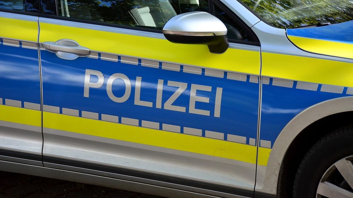 BMW v Německu vyjelo do protisměru, při srážce zemřel člověk. Policisté vyšetřují vliv asistenčních systémů